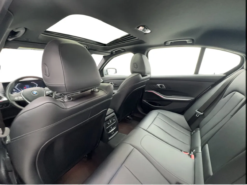 BMW 3 Series photo 28