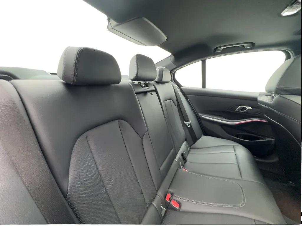 BMW 3 Series photo 32