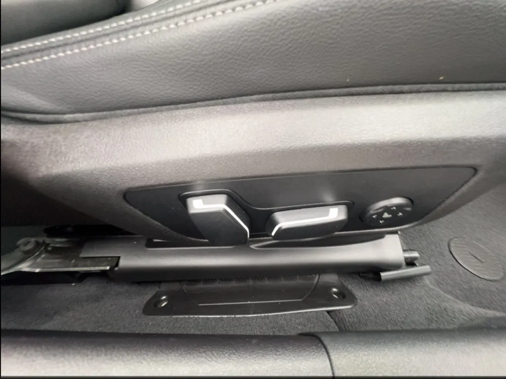 BMW 3 Series photo 36