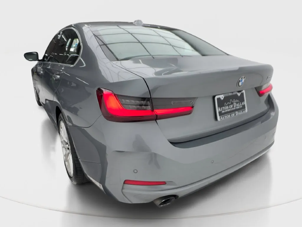 BMW 3 Series photo 12