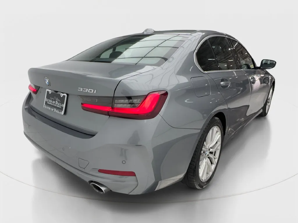 BMW 3 Series photo 10