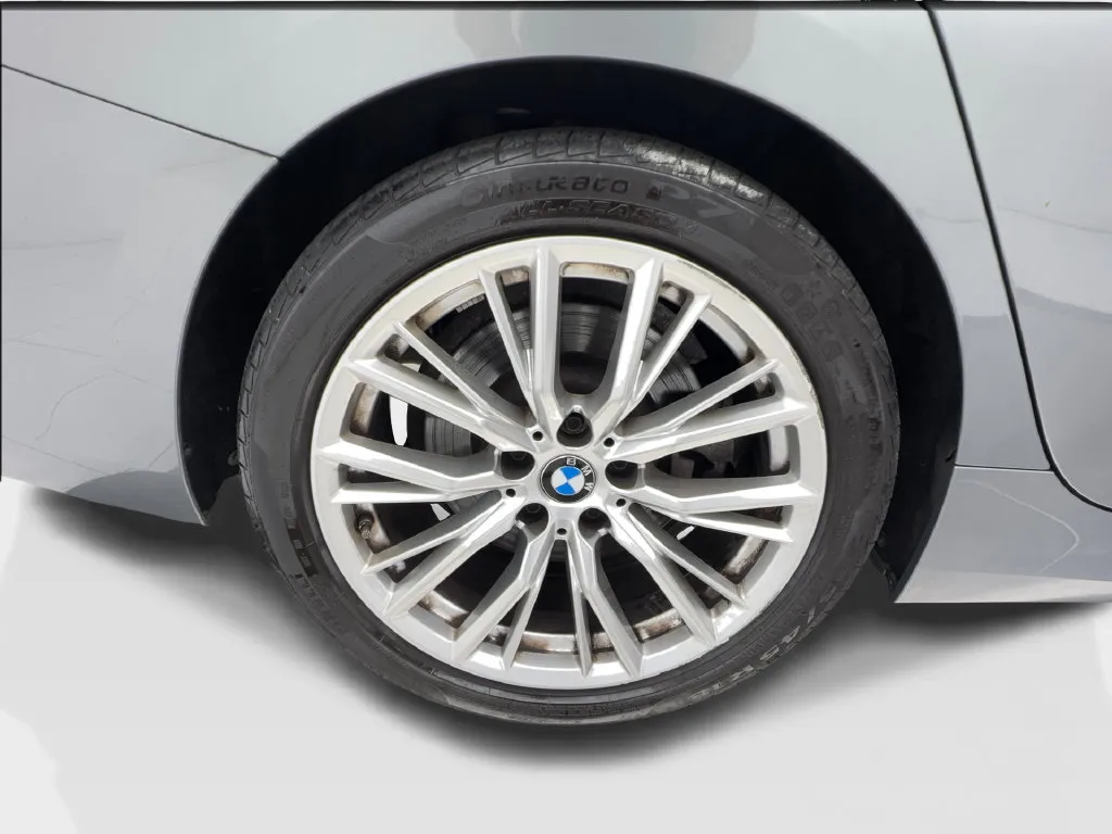 BMW 3 Series photo 19