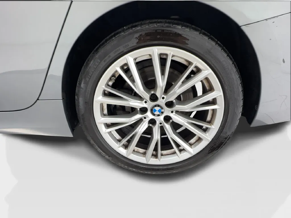 BMW 3 Series photo 15
