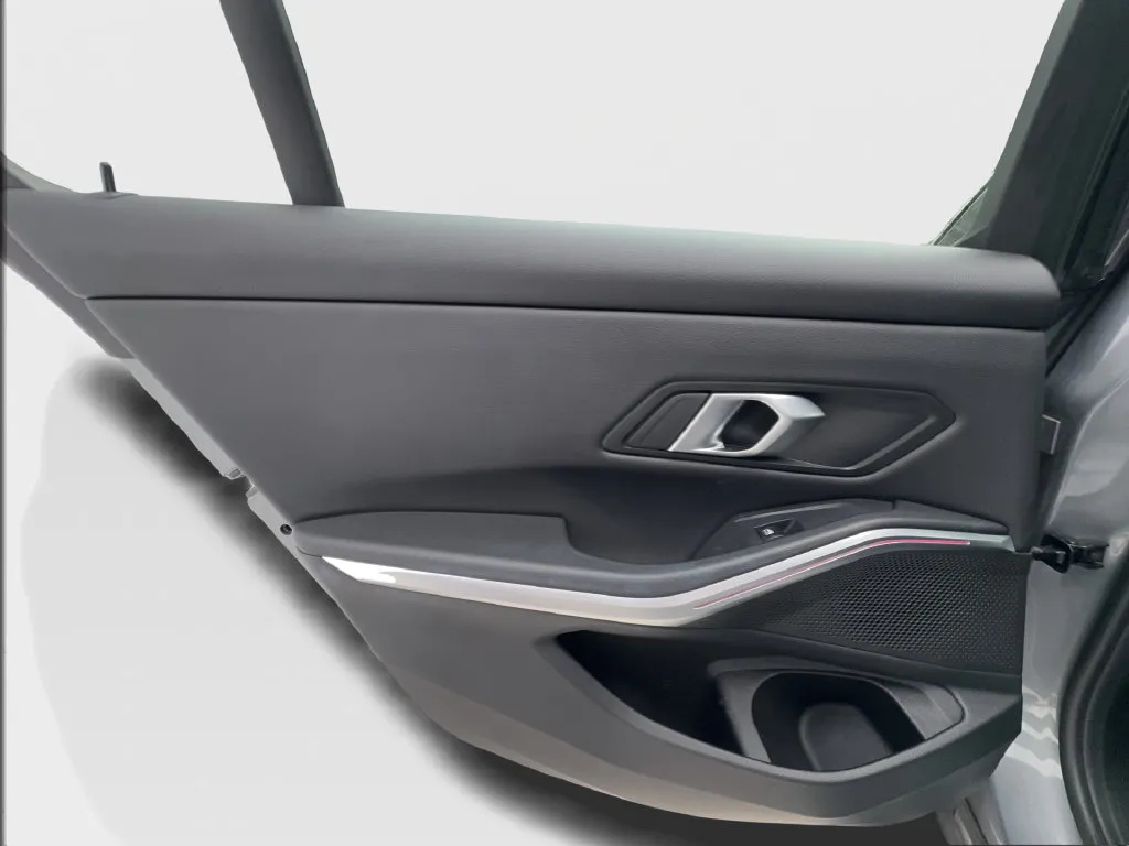 BMW 3 Series photo 30