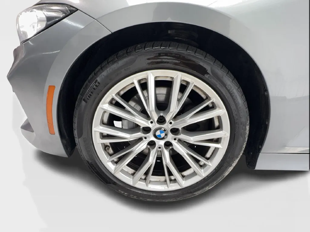 BMW 3 Series photo 16