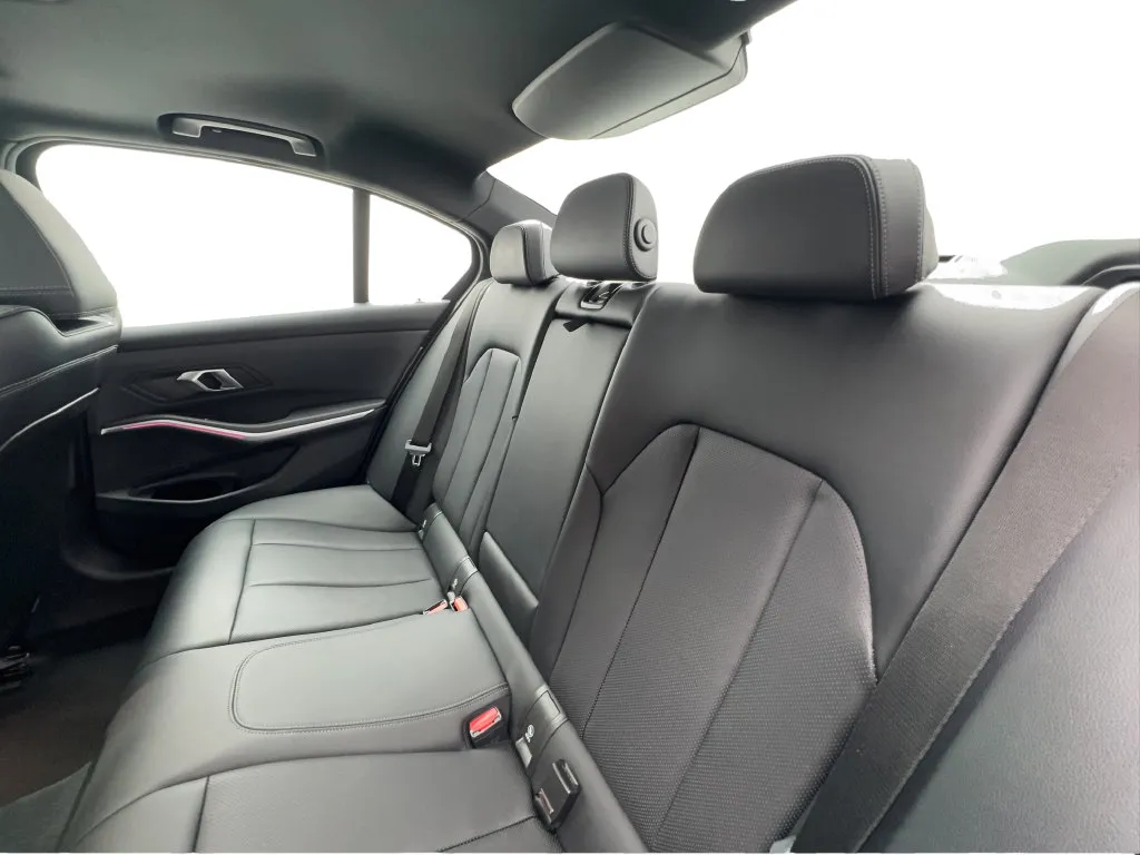 BMW 3 Series photo 29
