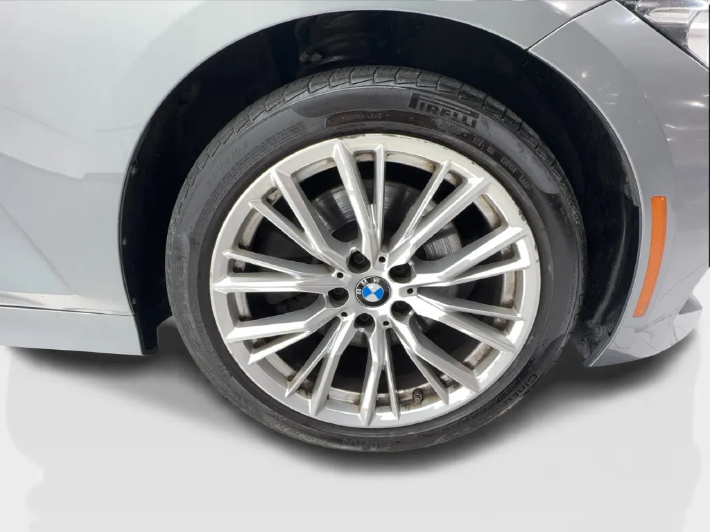 BMW 3 Series photo 18