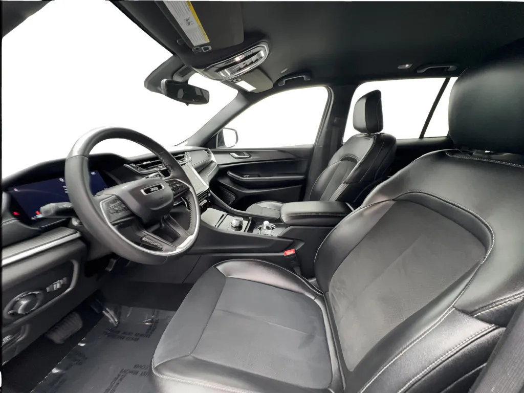 Jeep Grand Cherokee photo 22
