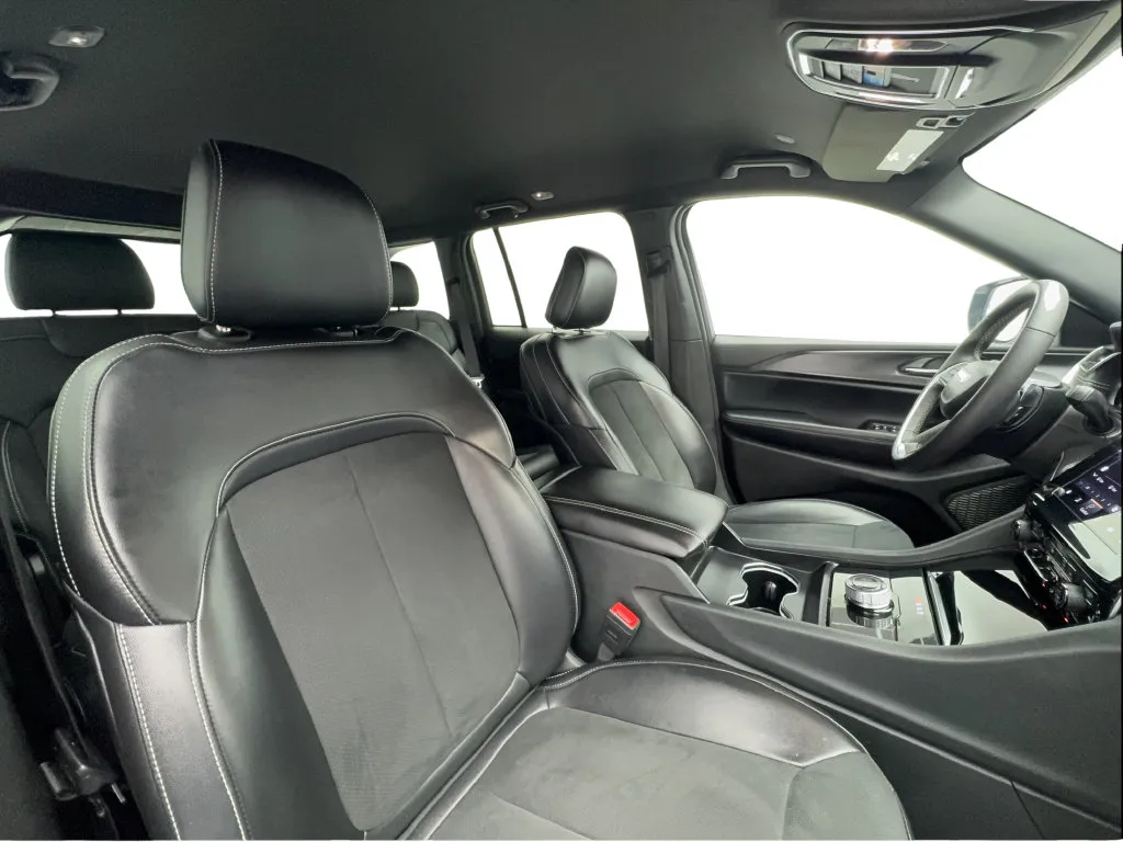 Jeep Grand Cherokee photo 32