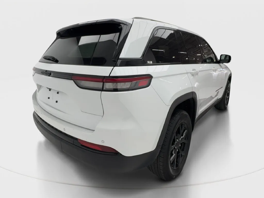 Jeep Grand Cherokee photo 8
