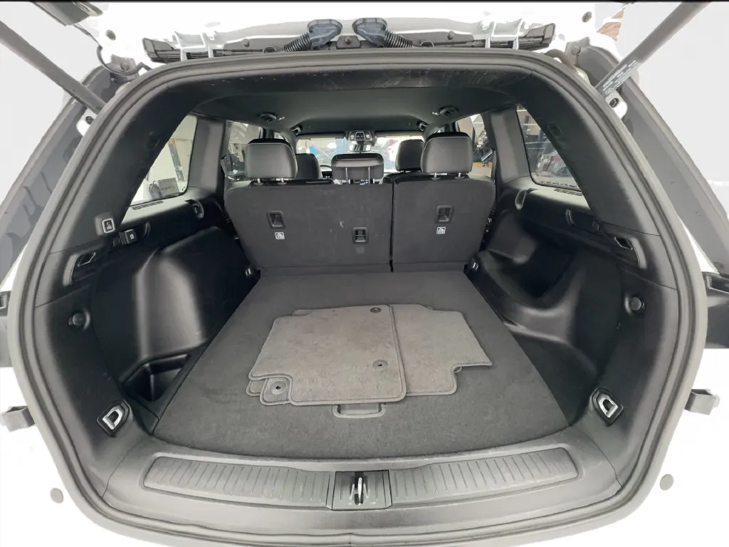 Jeep Grand Cherokee photo 18