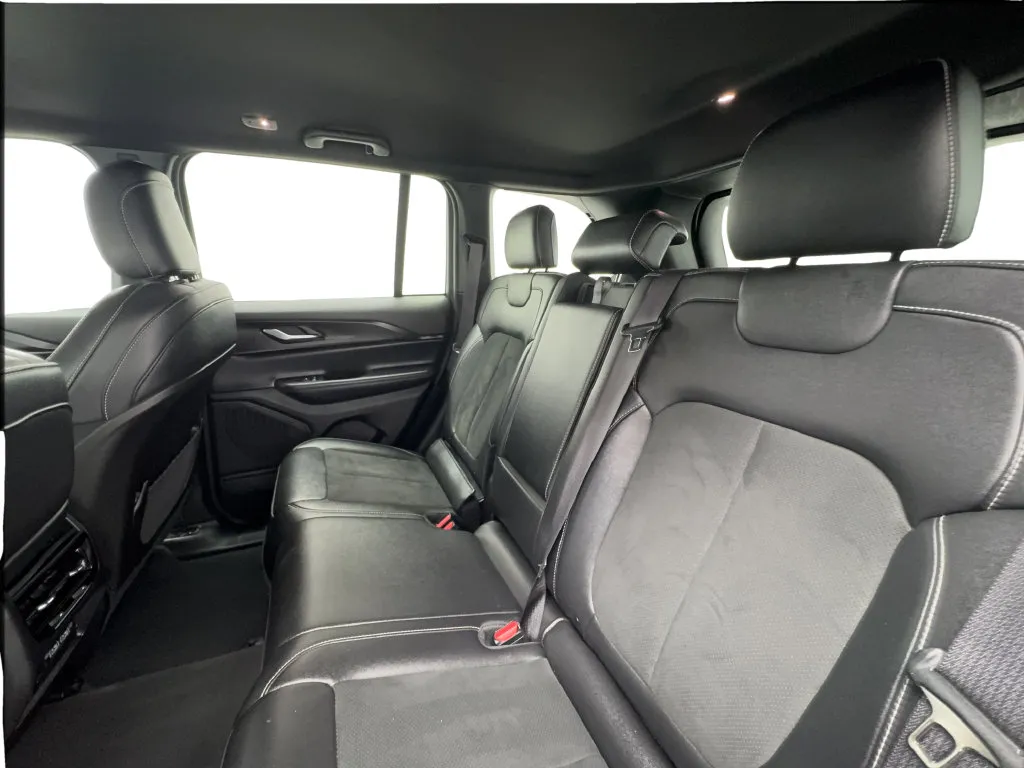 Jeep Grand Cherokee photo 27
