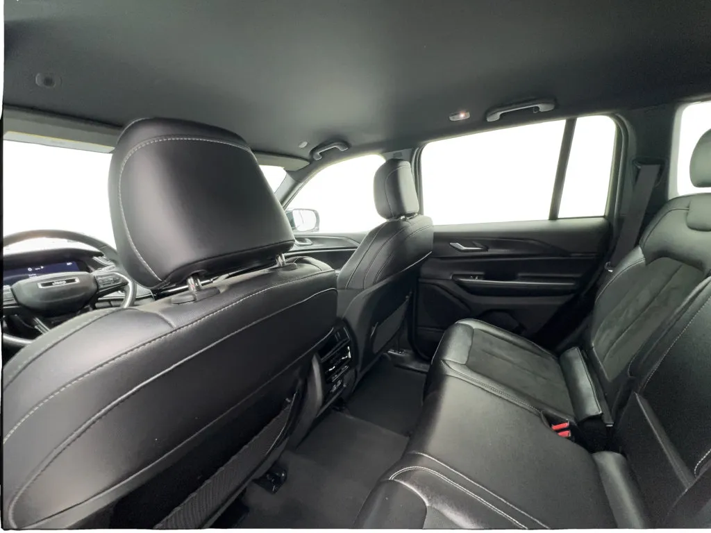 Jeep Grand Cherokee photo 26