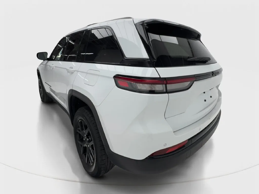 Jeep Grand Cherokee photo 11
