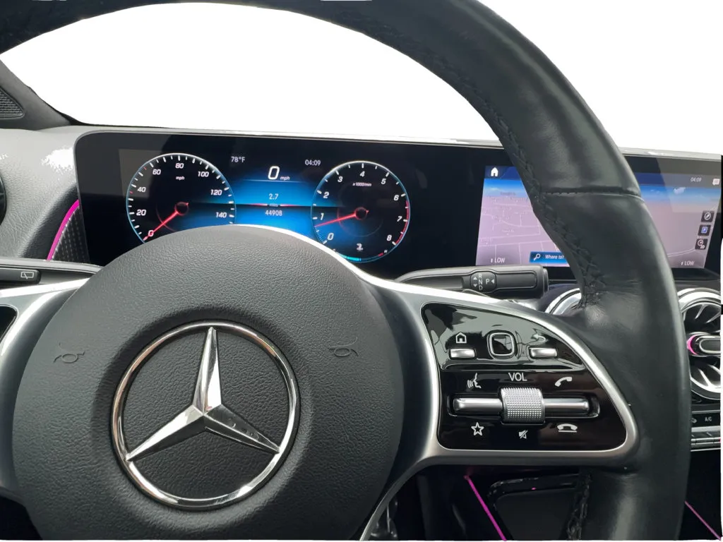 Mercedes-Benz GLB photo 40
