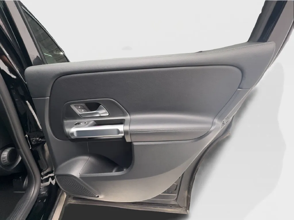 Mercedes-Benz GLB photo 29