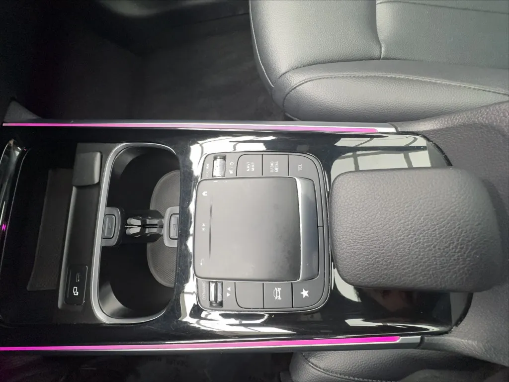 Mercedes-Benz GLB photo 43