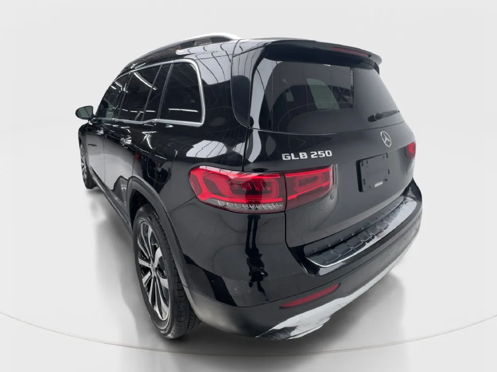 Mercedes-Benz GLB photo 11