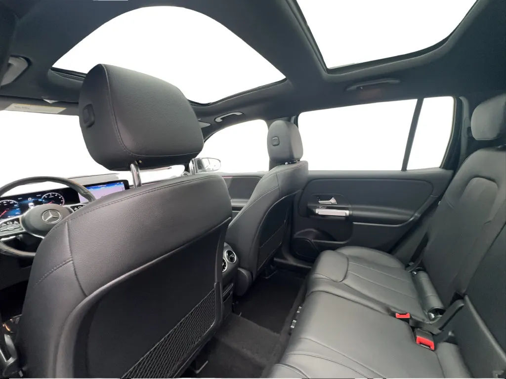Mercedes-Benz GLB photo 25