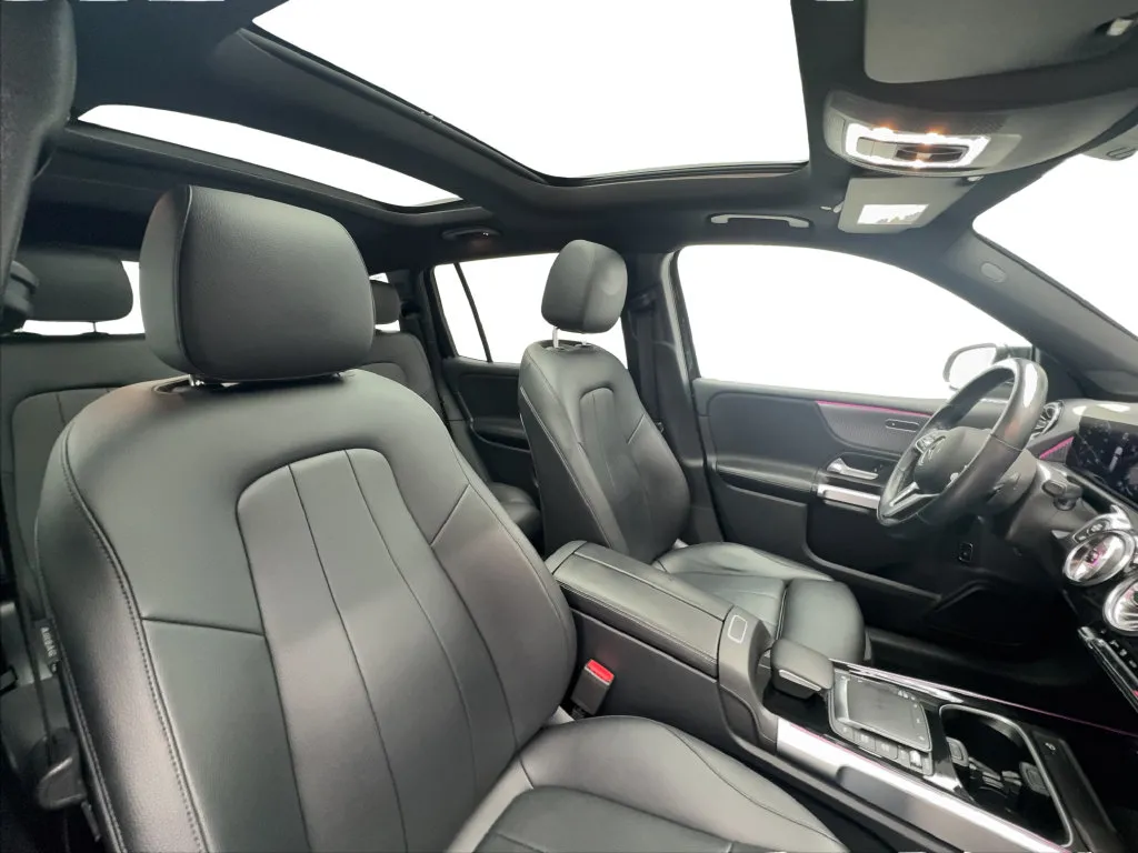 Mercedes-Benz GLB photo 30
