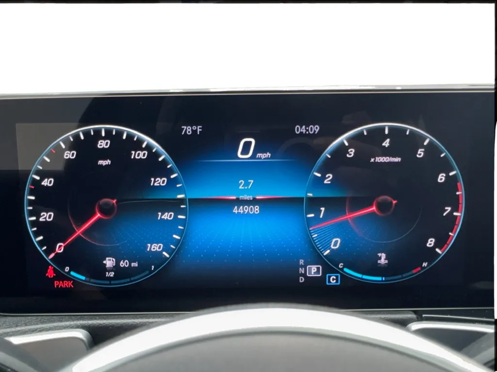 Mercedes-Benz GLB photo 39