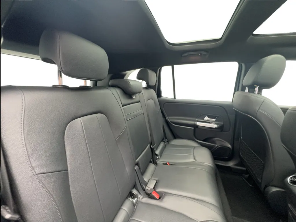 Mercedes-Benz GLB photo 28
