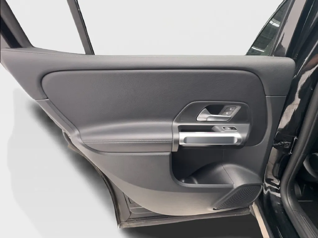 Mercedes-Benz GLB photo 27