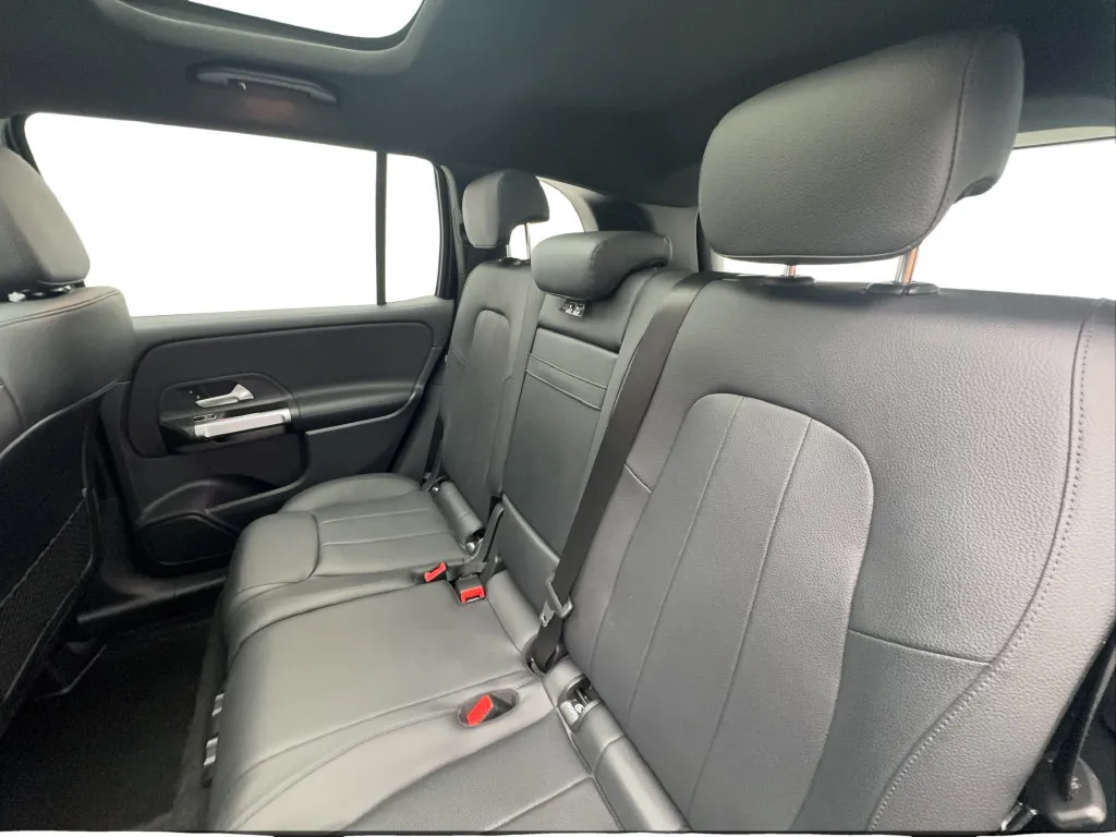 Mercedes-Benz GLB photo 26