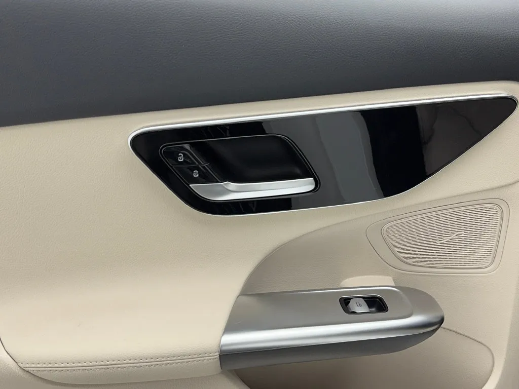 Mercedes-Benz C-Class photo 48