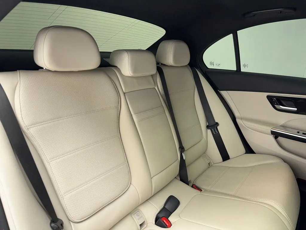 2024 Mercedes-Benz C-Class Sedan C 300 - Photo 51
