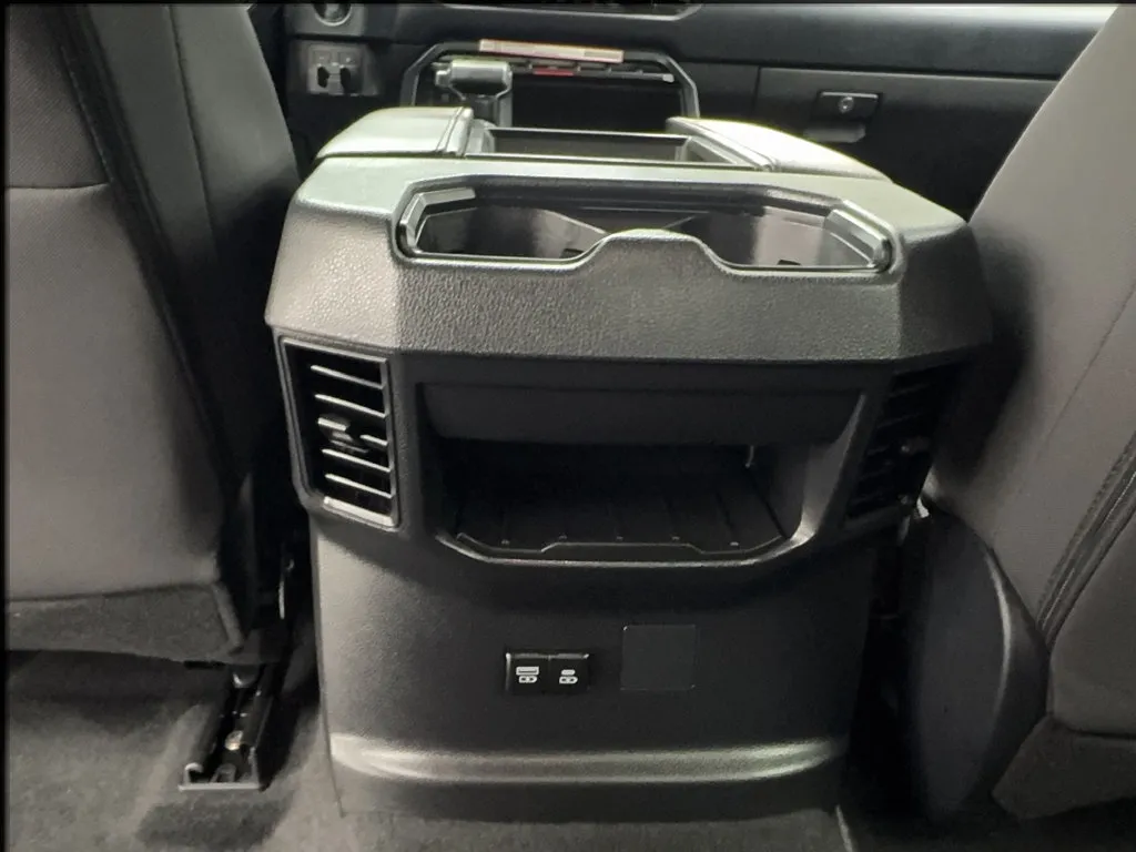 Toyota Tundra photo 25