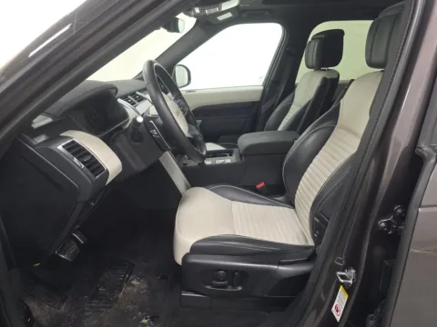 More photos of 2023 Land Rover Discovery Metropolitan Edition at Autos of Dallas - Plano, TX