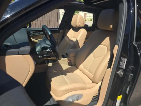 More photos of 2022 Porsche Macan at Autos of Dallas - Plano, TX