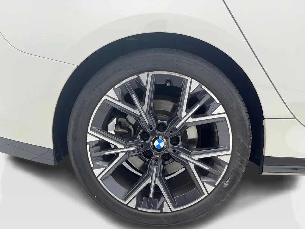 BMW 2 Series photo 18