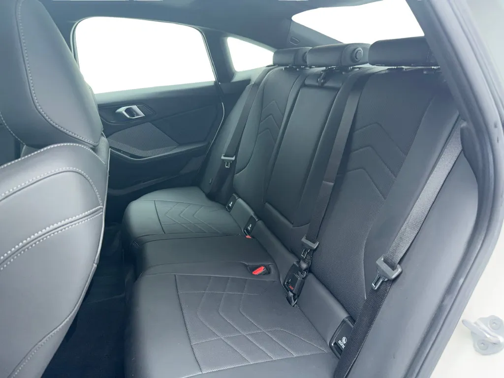 BMW 2 Series photo 25