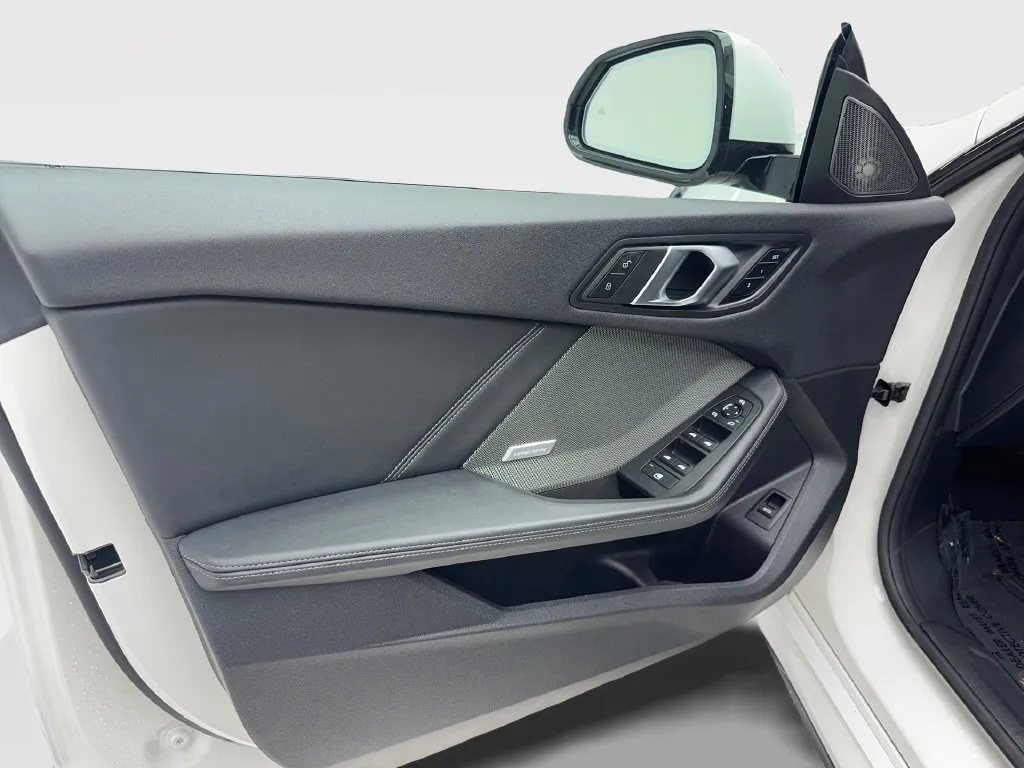 BMW 2 Series photo 22