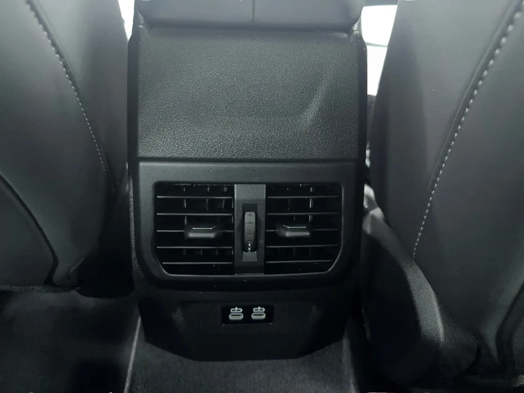 BMW 2 Series photo 37