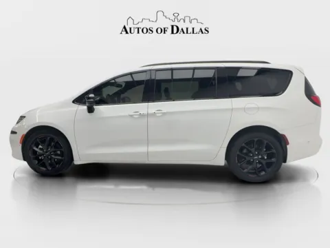 More photos of 2023 Chrysler Pacifica Limited at Autos of Dallas - Plano, TX
