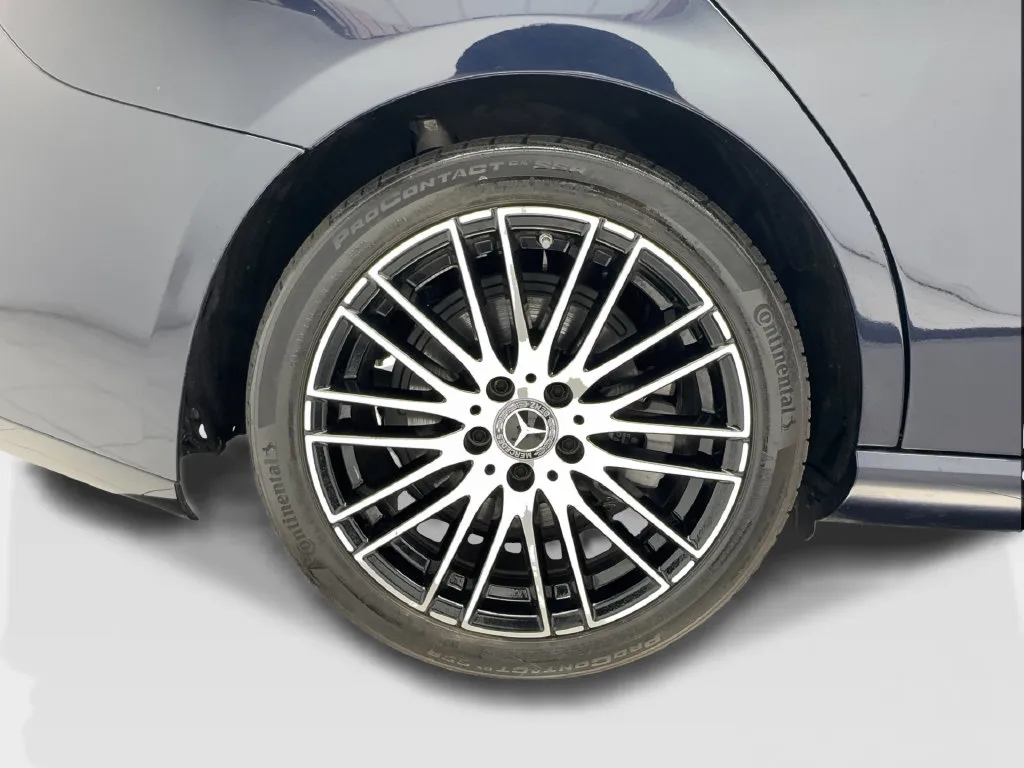 Mercedes-Benz C-Class photo 12