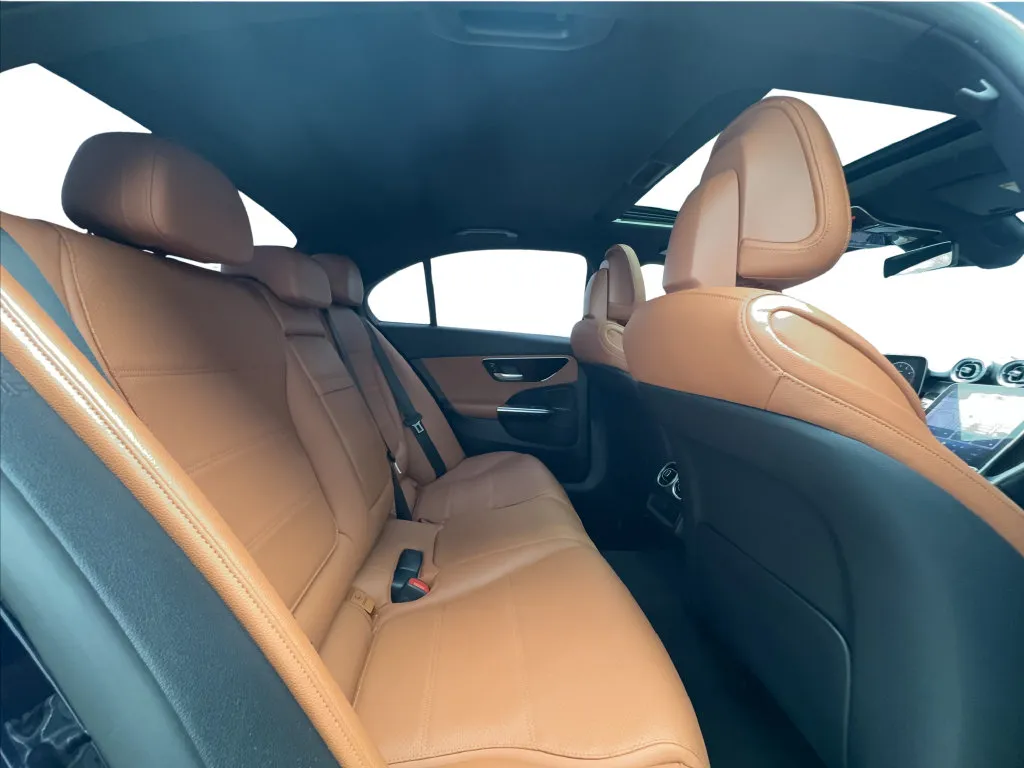 Mercedes-Benz C-Class photo 26