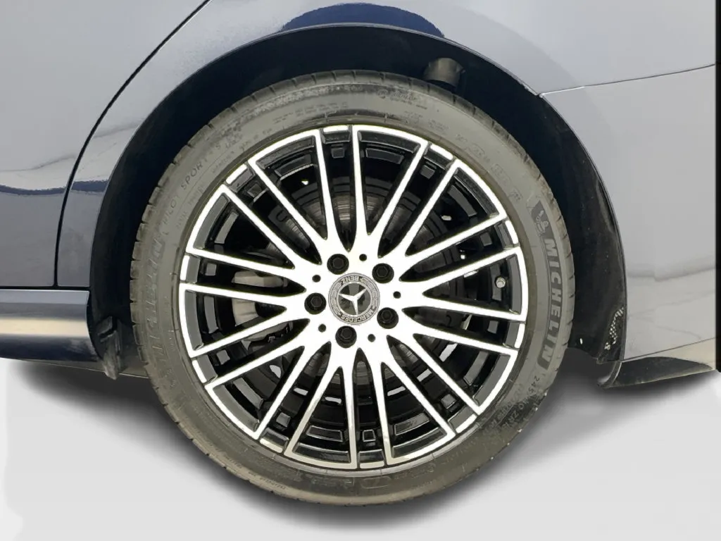 Mercedes-Benz C-Class photo 11