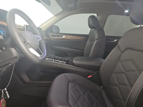 More photos of 2024 Volkswagen Atlas 2.0T SE w/Technology at Autos of Dallas - Plano, TX