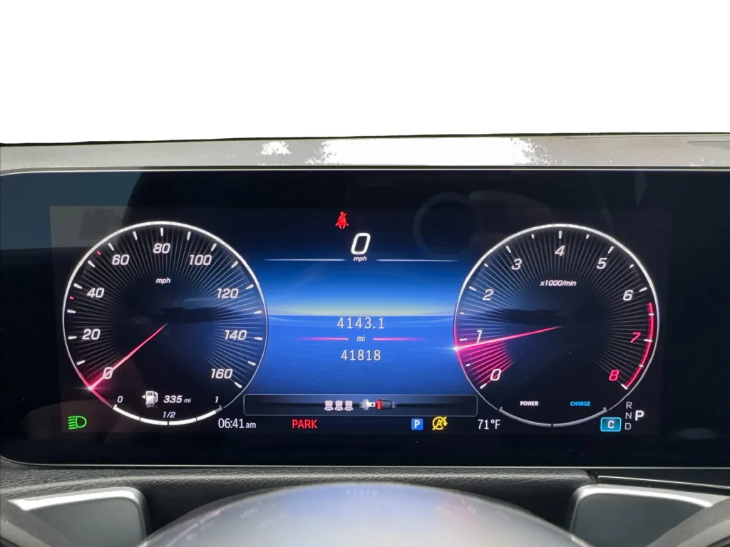 Mercedes-Benz GLB photo 36