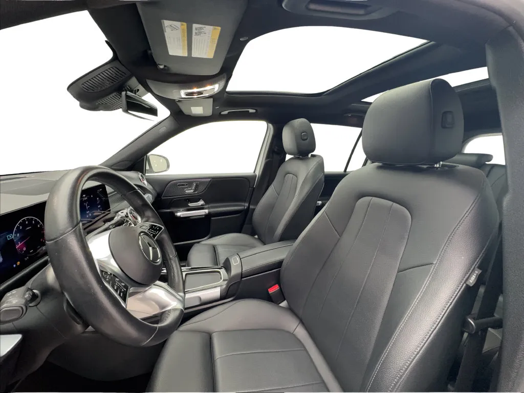 Mercedes-Benz GLB photo 19