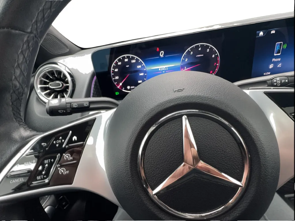 Mercedes-Benz GLB photo 39