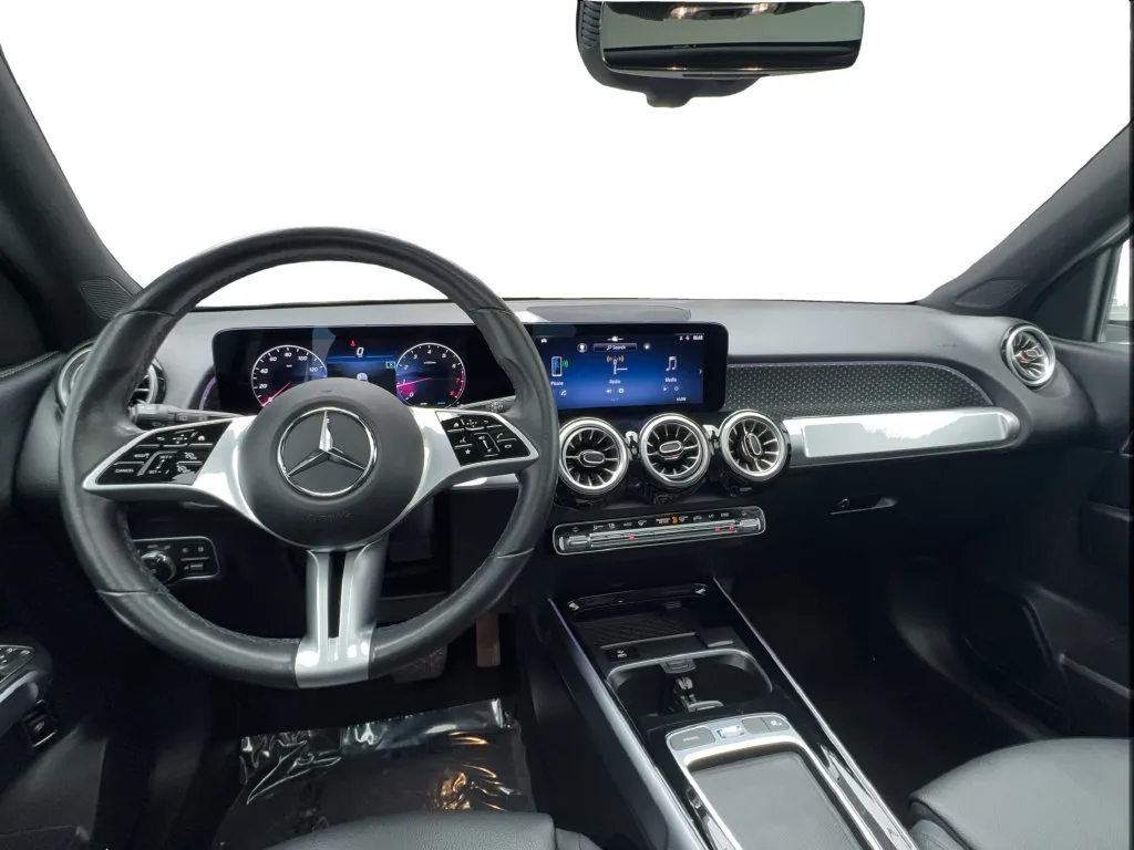 Mercedes-Benz GLB photo 32