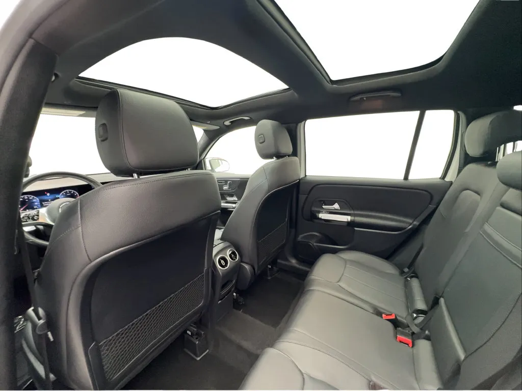Mercedes-Benz GLB photo 22