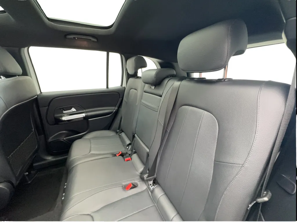 Mercedes-Benz GLB photo 23