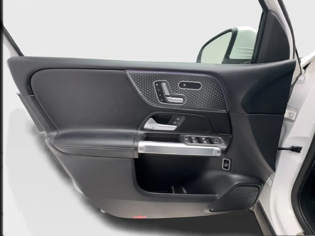 Mercedes-Benz GLB photo 21