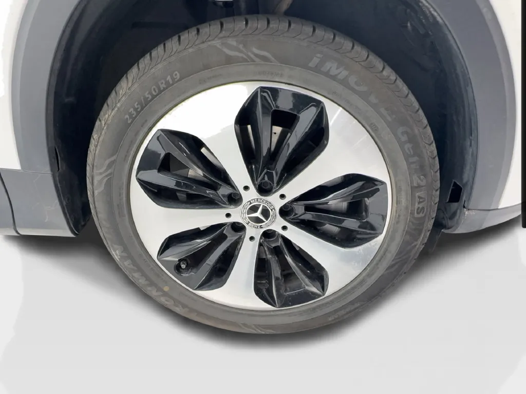 Mercedes-Benz GLB photo 15
